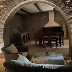 Mani Charabos