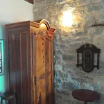Mani Charabos *