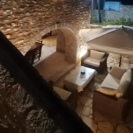 Mani Charabos Prázdninový dům *